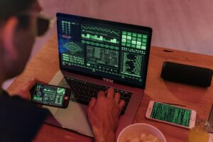 Ataques cibernéticos ameaçam o crescimento do e-commerce no Brasil