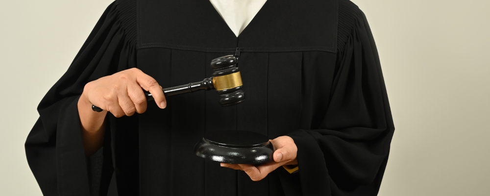 Justiça determina que empresas paguem pensão por morte e não INSS; entenda